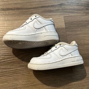 Nike White Sneakers Classic Air Force 1 Design